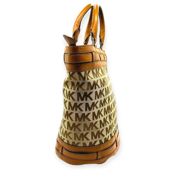 Michael Kors Kingsbury Signature Round Bucket Bag Beige Brown Retired Large - Picture 6 of 15